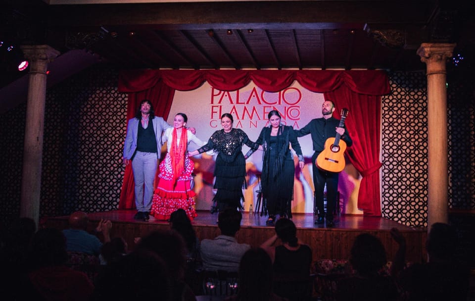 Granada: 1-Hour Traditional Flamenco Show at Palacio - Why the no-microphone setup feels more authentic