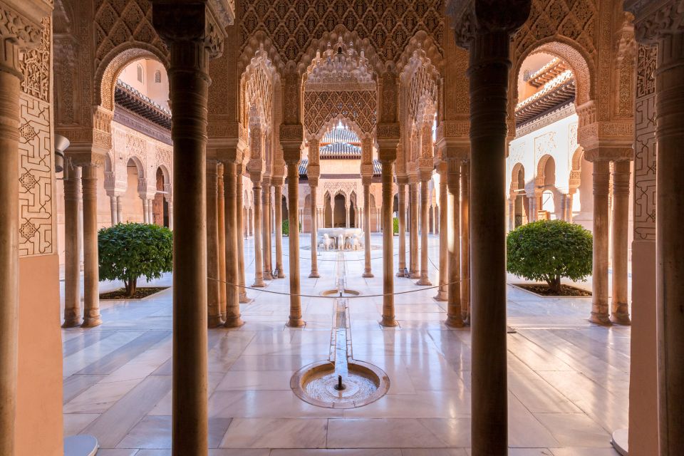 Granada: 3-Hour Alhambra and Generalife Gardens Guided Tour - Getting Oriented Fast: How the Guided Flow Helps You Appreciate the Art