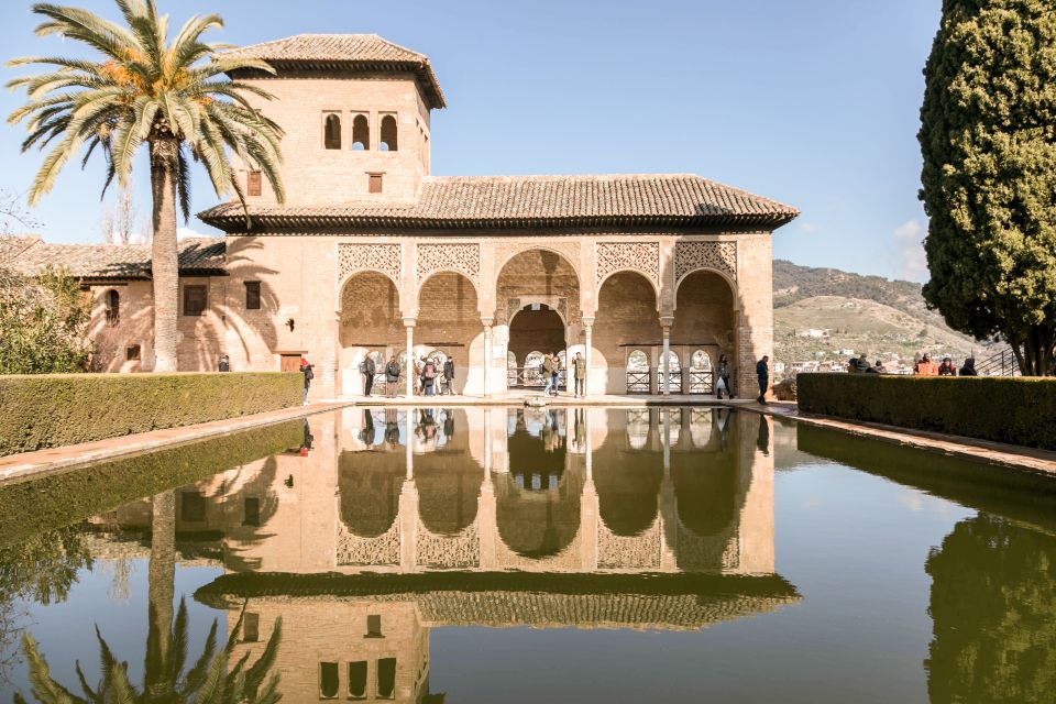 Granada: 3-Hour Alhambra and Generalife Gardens Guided Tour - Nasrid Palaces Route: Mexuar, Comares, and Leones in One Guided Sweep