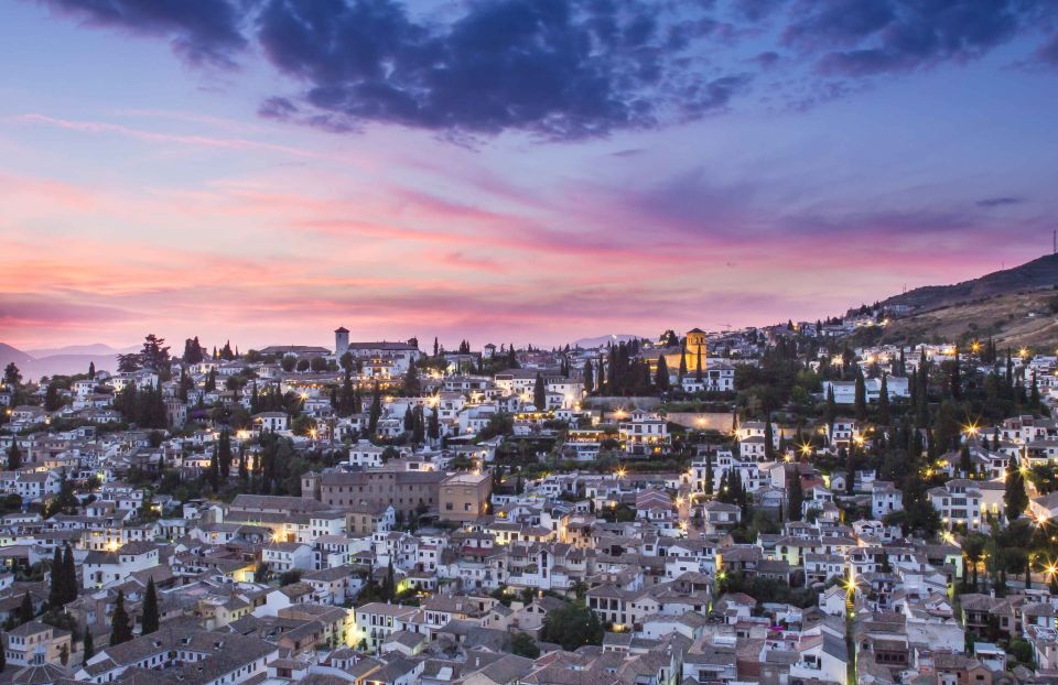 Granada: Albaicin and Sacromonte Evening Walking Tour - Why this evening walk in Granada feels different