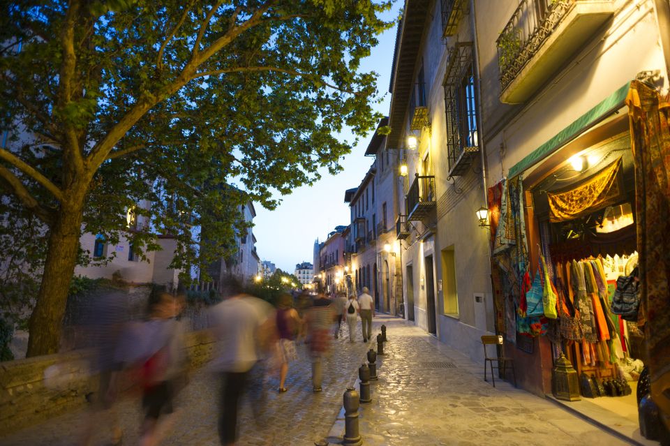 Granada: Albaicin and Sacromonte Evening Walking Tour - Sacromonte: cave houses, flamenco culture, and the story behind it