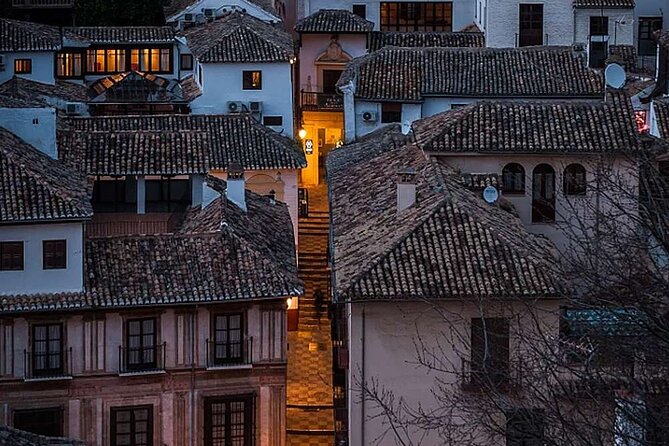 Granada: Albaicin and Sacromonte Private Tour - Placeta Comino: a calm square to reset your eyes