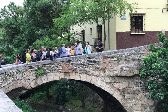 Granada: Albaicin and Sacromonte Private Tour - Camino del Sacromonte to the caves story