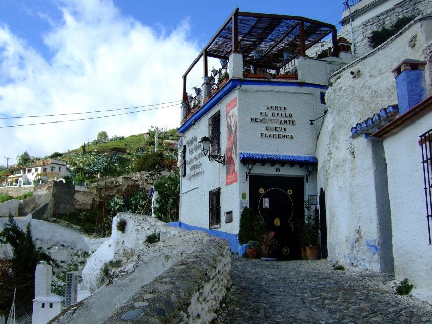 Granada: Albaicín, Sacromonte & Museum of Caves Walking Tour - Sacromonte Cave Museum: where the caves make sense