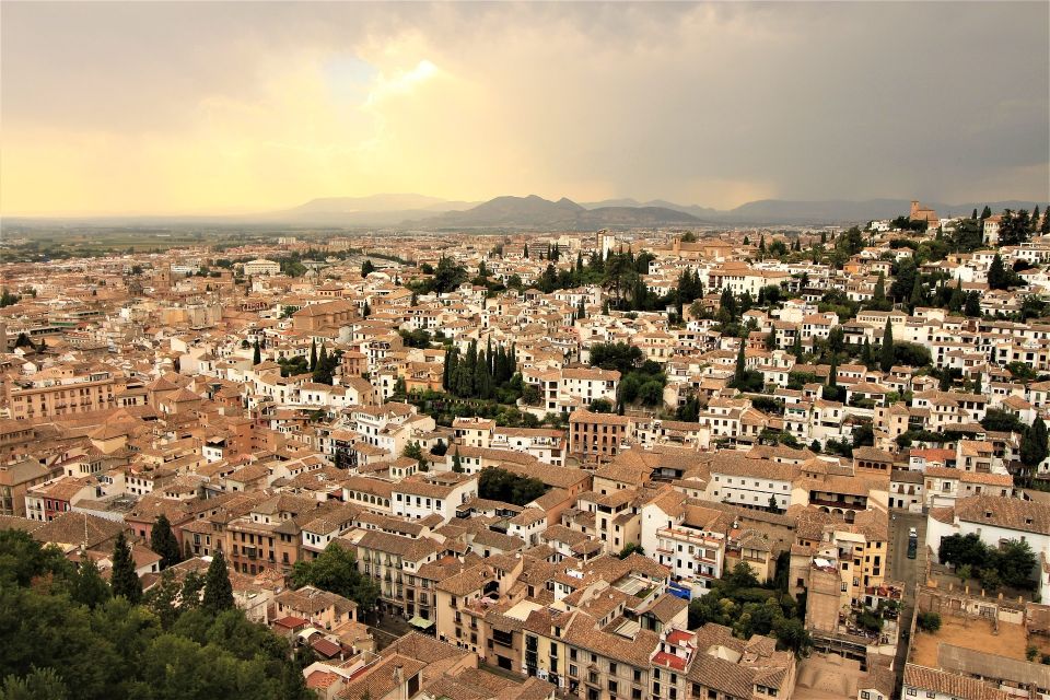 Granada: Albaicín, Sacromonte & Museum of Caves Walking Tour - Plaza de San Nicolás: your Alhambra photo window