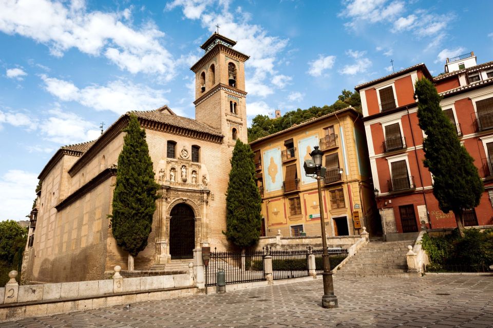 Granada: Albayzin and Sacromonte Walking Tour - Why Albayzín and Sacromonte Fit Perfectly in a 2-Hour Walk