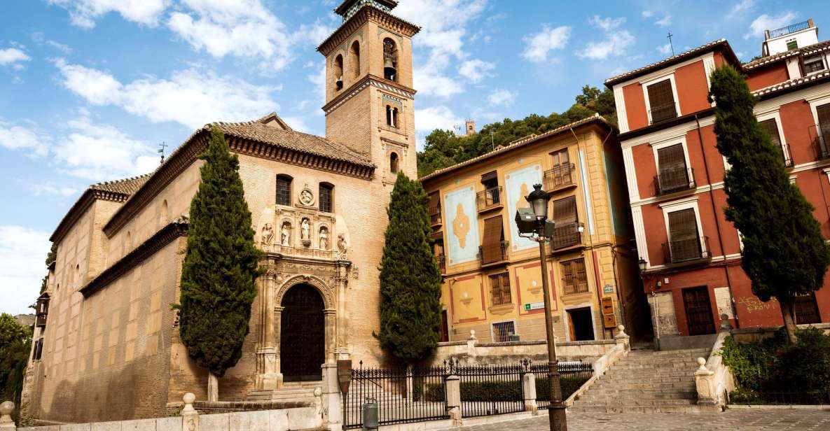 Granada: Albayzin and Sacromonte Walking Tour - Walking Albayzín’s Labyrinth: What Makes This Neighborhood Special