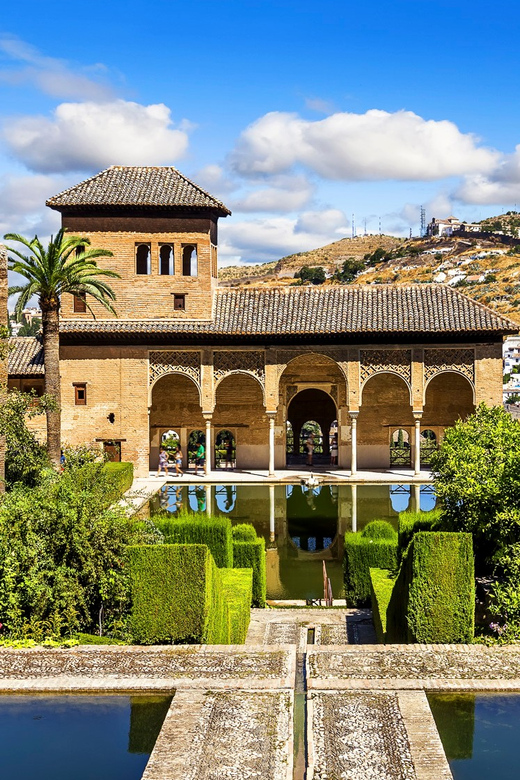 Granada: Alhambra and Albaicín Small Group Tour - Lunch break and why timing still matters