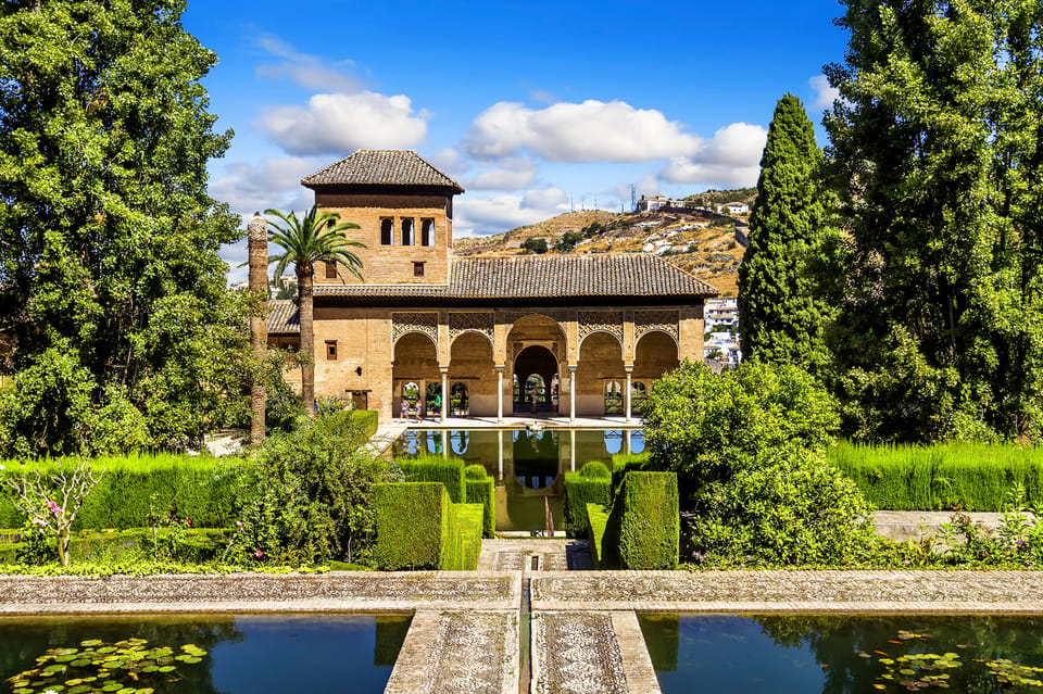 Granada: Alhambra and Albaicín Small Group Tour - Who should book this tour, and who should skip it