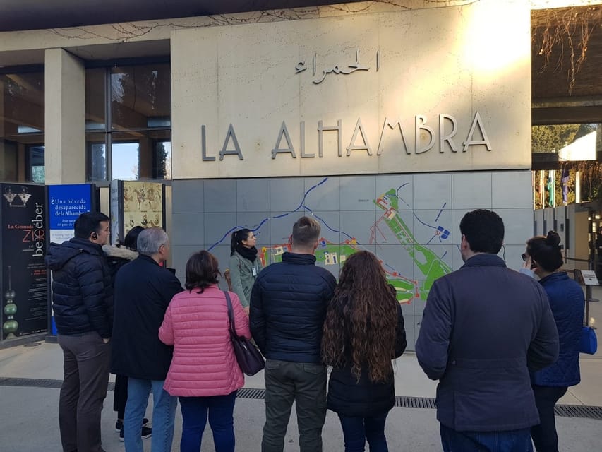 Granada: Alhambra and Albaicín Small Group Tour - Generalife and Alcazaba in the morning: start with the right mood