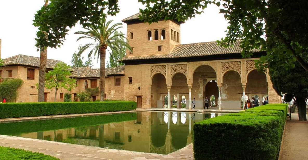 Granada: Alhambra and Generalife Gardens Guided Tour - Alcazaba fortress walls: power, defense, and practical views