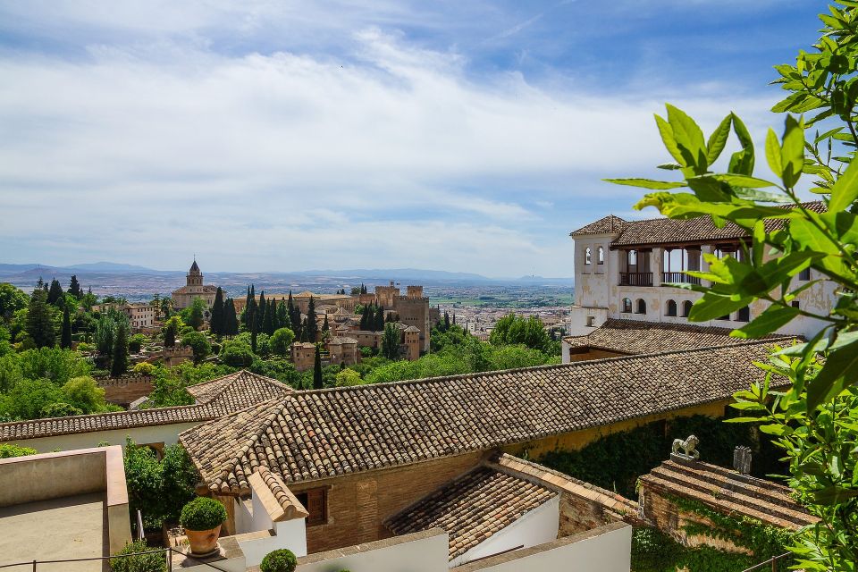 Granada: Alhambra and Generalife Gardens Guided Tour - Price and real value for $44