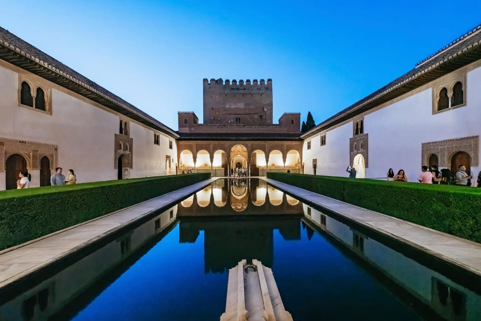 Granada: Alhambra and Nasrid Palaces Guided Tour at Night - Exterior wall first: Puerta de la Justicia and your first big impression