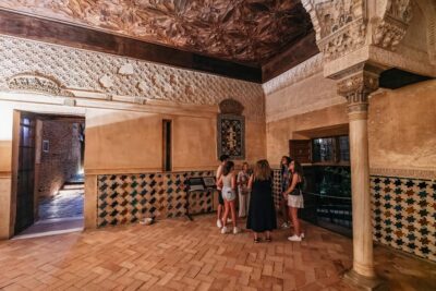 Granada: Alhambra and Nasrid Palaces Guided Tour at Night - Starting near Paseo del Generalife: where you’ll meet your guide