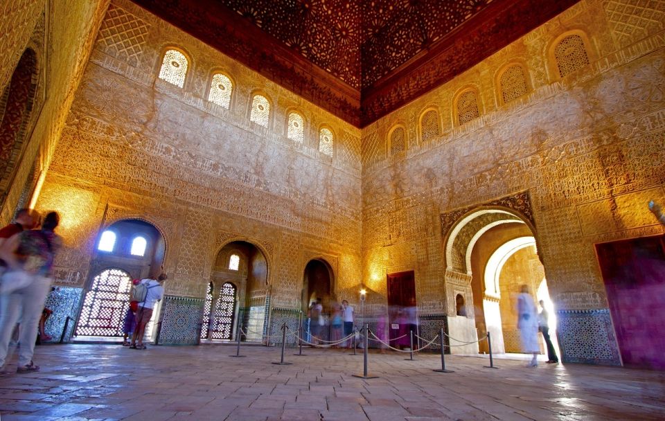 Granada: Alhambra and Nasrid Palaces Private Tour - Palace of Charles V: A Different Chapter in the Same Complex