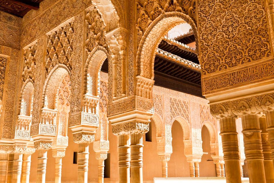 Granada: Alhambra and Nasrid Palaces Small Guided Tour - Key highlights worth planning around