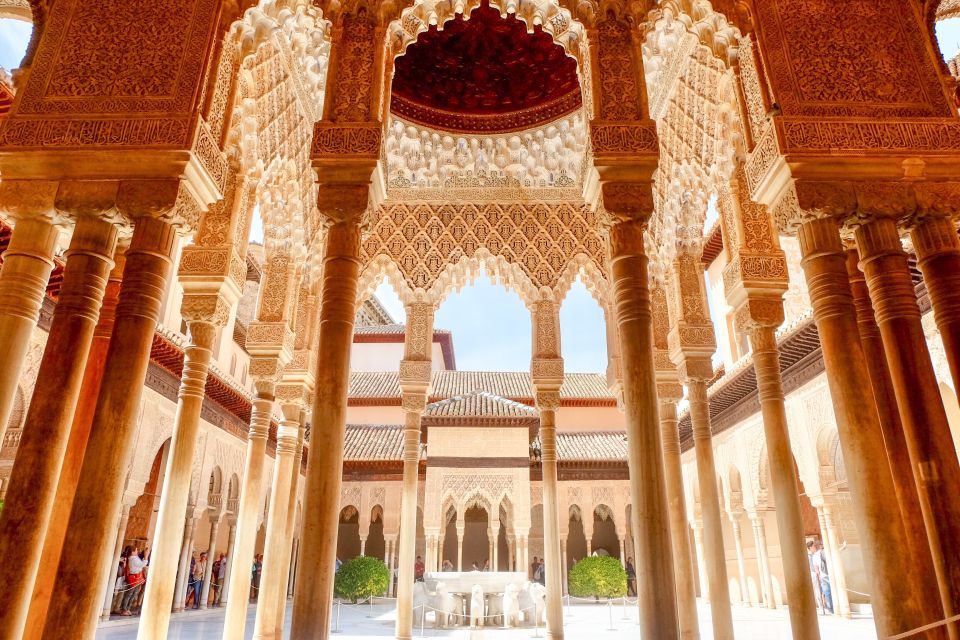 Granada: Alhambra and Nasrid Palaces Small Guided Tour - The guide makes or breaks the day (and you can spot the pattern)