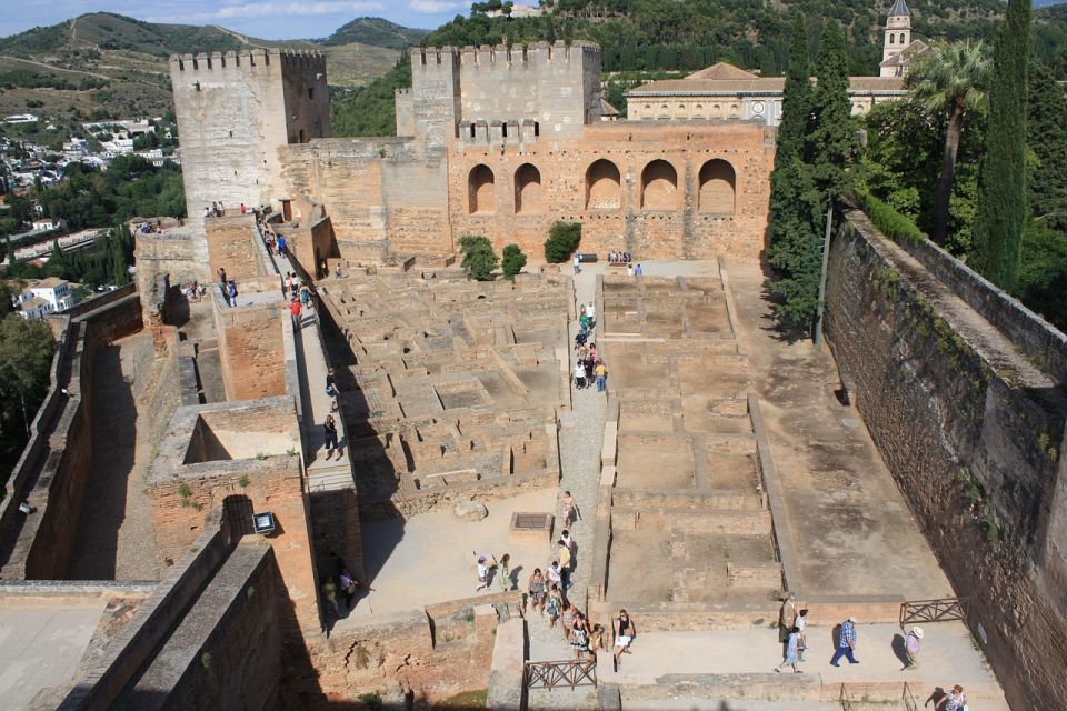 Granada: Alhambra and Nasrid Palaces Small Guided Tour - Price and value: why $105 can be a smart deal here