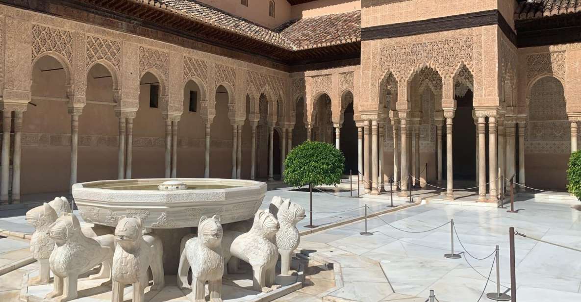 Granada: Alhambra Complex Guided Tour with Ticket - Generalife Gardens: Royal Rest, Fresh Air, and Water in Motion