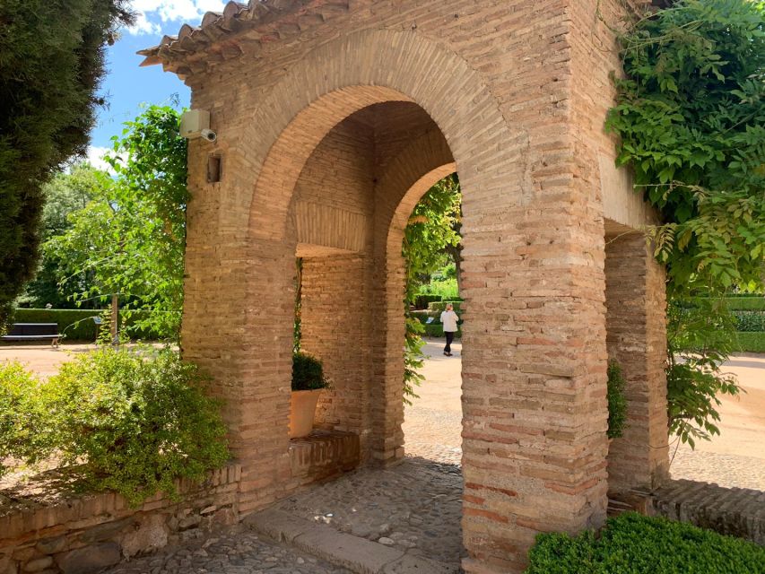 Granada: Alhambra Complex Guided Tour with Ticket - Alcazaba Towers: Climbing for the View and the Soldier’s Imagination
