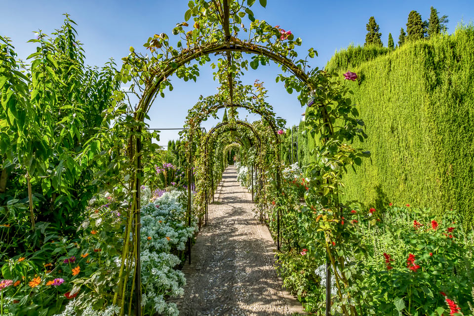 Granada: Alhambra Gardens and Generalife Ticket - Bath of the Mosque: small stop, big atmosphere