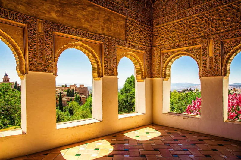 Granada: Alhambra, Generalife & Nasrid Palaces Guided Tour - Entering the Alhambra Faster with Express Security