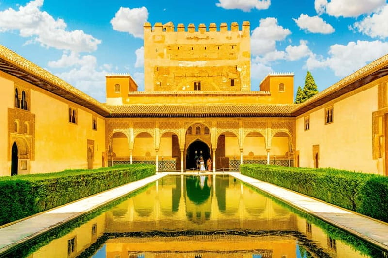 Granada: Alhambra, Generalife & Nasrid Palaces Guided Tour - Where You Meet and What to Bring
