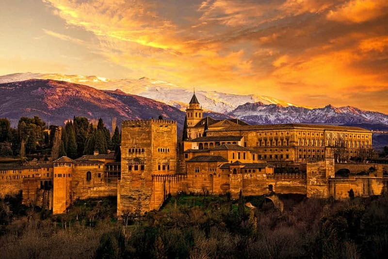 Granada: Alhambra, Generalife & Nasrid Palaces Guided Tour - Puerta del Vino and El Partal: Quick Stops, Useful Sightlines