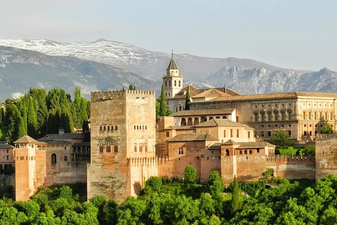 Granada Alhambra Group Tour includes Nazaries Palaces - The meeting point: how to start without stress