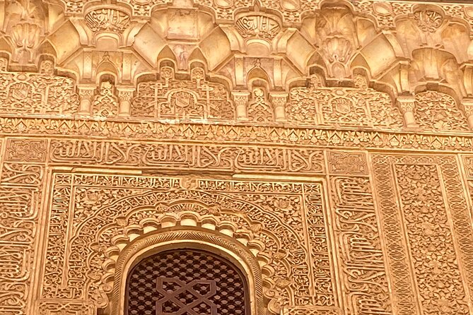 Granada Alhambra Group Tour includes Nazaries Palaces - Stop 2: Nasrid Palaces (official residence of the sultans)