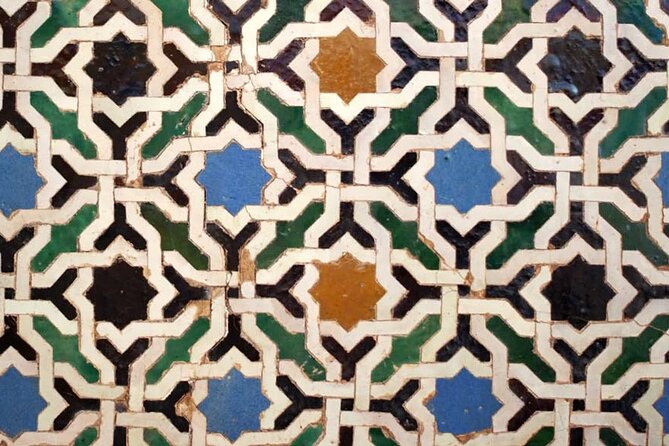 Granada Alhambra Group Tour includes Nazaries Palaces - Stop 1: Generalife visit (the Nasrid summer palace)