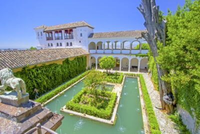 Granada: Alhambra Guided Tour and Arabian Bath and Massage - Nasrid Palaces: where the guide turns details into meaning