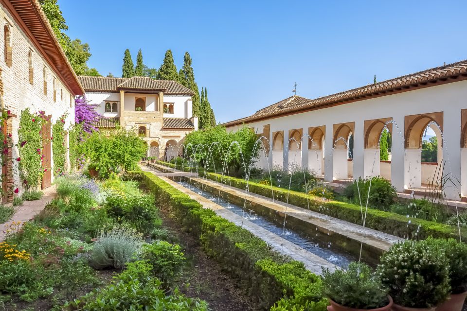 Granada: Alhambra Guided Tour and Arabian Bath and Massage - Generalife Gardens: the water-and-gardens payoff