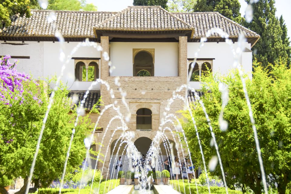 Granada: Alhambra Guided Tour and Arabian Bath and Massage - Timing, transportation, and the one place you should pay attention