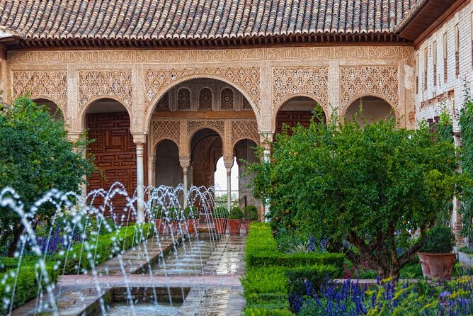 Granada: Alhambra Guided Tour including Nasrid Palaces - Stop 3: Alcazaba Fortress and the Torre de la Vela climb