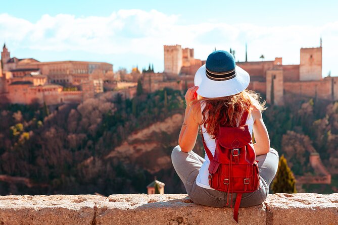 Granada: Alhambra Guided Tour including Nasrid Palaces - Pace, group size, and what you should wear