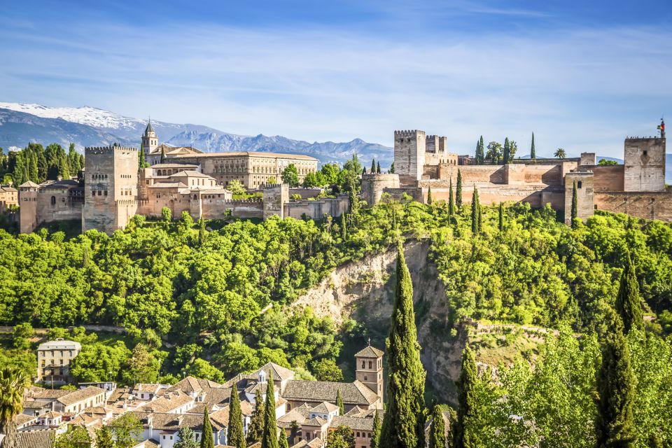 Granada: Alhambra, Nasrid, and Generalife Private Tour - Key things that make this Alhambra tour work