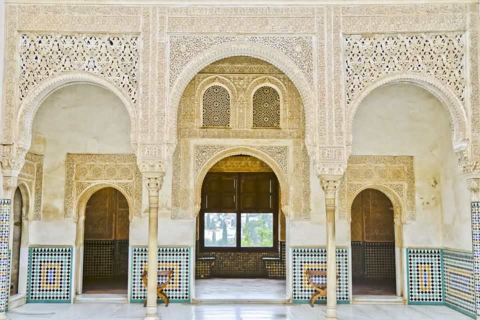 Granada: Alhambra, Nasrid, and Generalife Private Tour - Who should book this Alhambra private tour