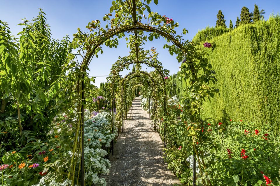 Granada: Alhambra, Nasrid, and Generalife Private Tour - Duration and pacing: 3 hours that don’t feel like a stopwatch