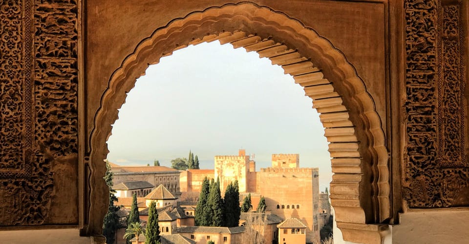Granada: Alhambra & Nasrid Palaces Small Group Guided Tour - What the guide actually adds (and why it changes everything)