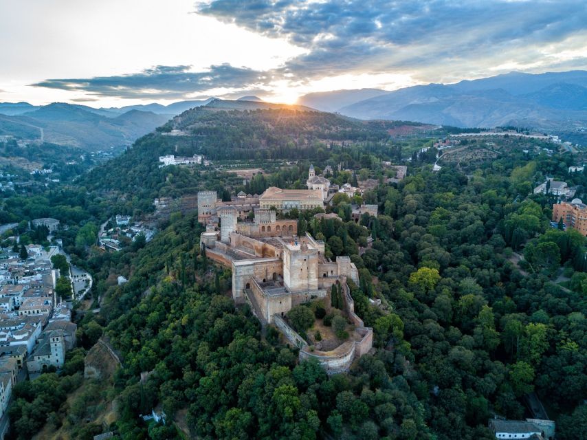 Granada: Alhambra Palace Guided Tour - Key things that make this tour worth your time