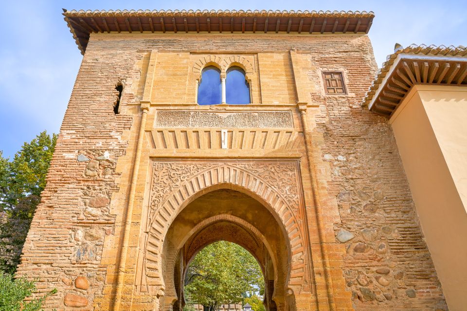 Granada: Alhambra Small Group Tour with Nasrid Palaces - Palace of Charles V: the contrast you’ll be glad you didn’t skip