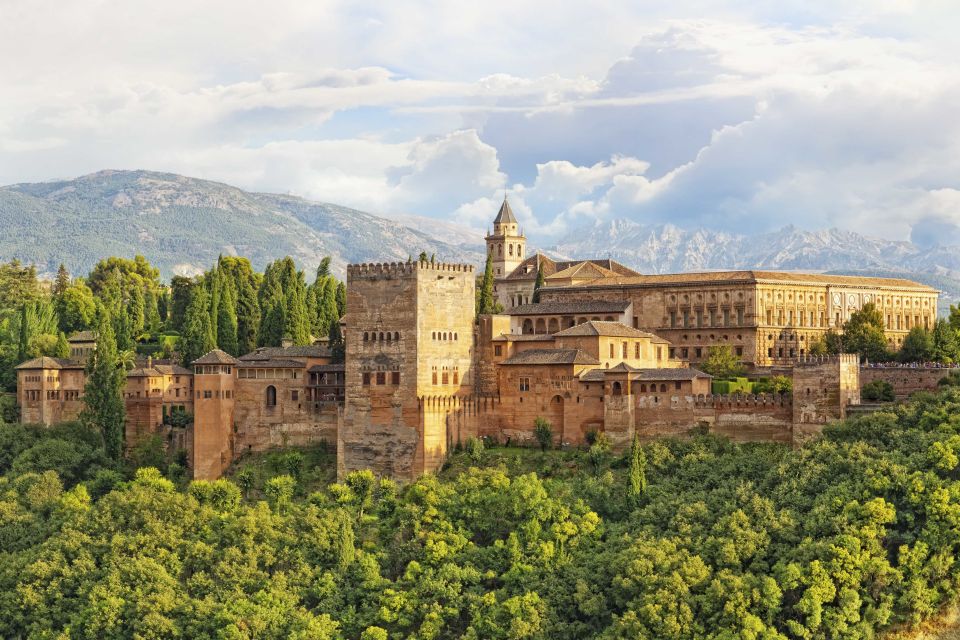 Granada: Alhambra Small Group Tour with Nasrid Palaces - Small-group pacing: why 3 hours can feel satisfying