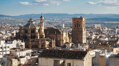 Granada: Cathedral and Royal Chapel Private tour with ticket - Inside Granada Cathedral: Gothic, Renaissance, Baroque, in one walk