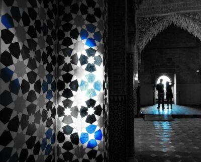 Granada: Fast-Track Alhambra & Nasrid Palaces Guided Tour - Fast-track tickets: what you gain before you even start walking