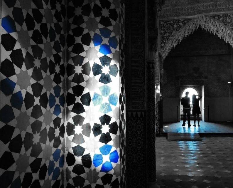 Granada: Fast-Track Alhambra & Nasrid Palaces Guided Tour - Fast-track tickets: what you gain before you even start walking