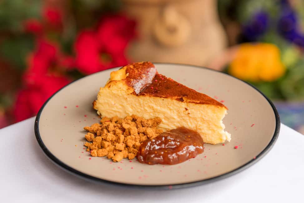 Granada: Flamenco Show with Dinner at Jardines de Zoraya - Should you book Jardines de Zoraya flamenco with dinner?