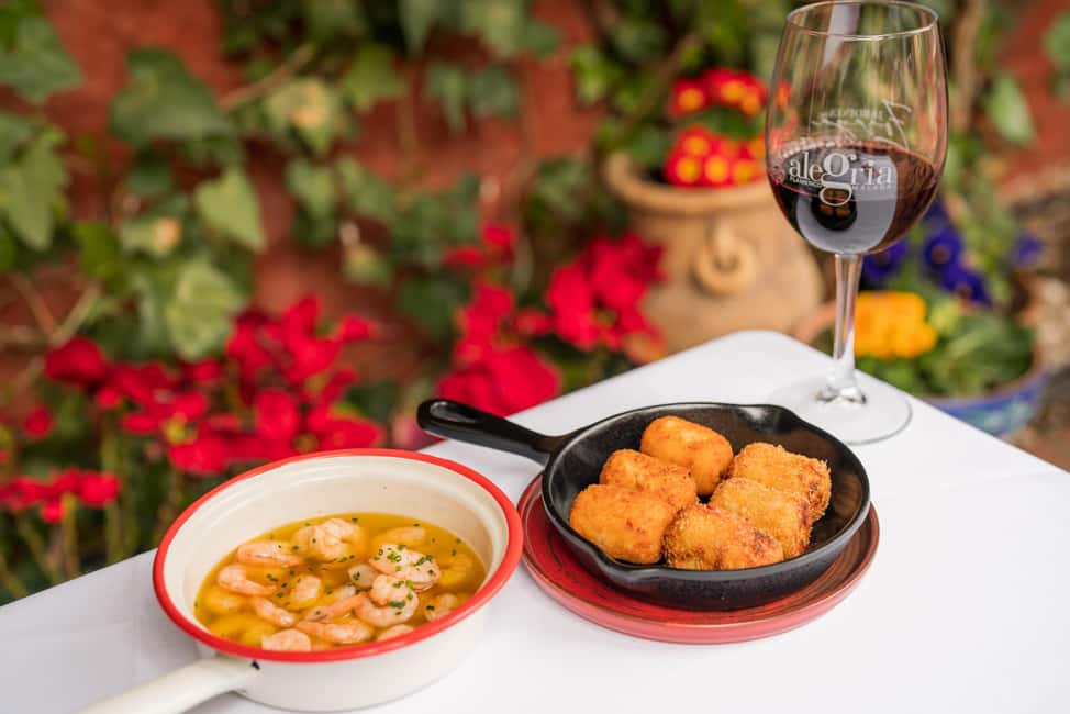 Granada: Flamenco Show with Dinner at Jardines de Zoraya - Quick practical tips so you enjoy it more