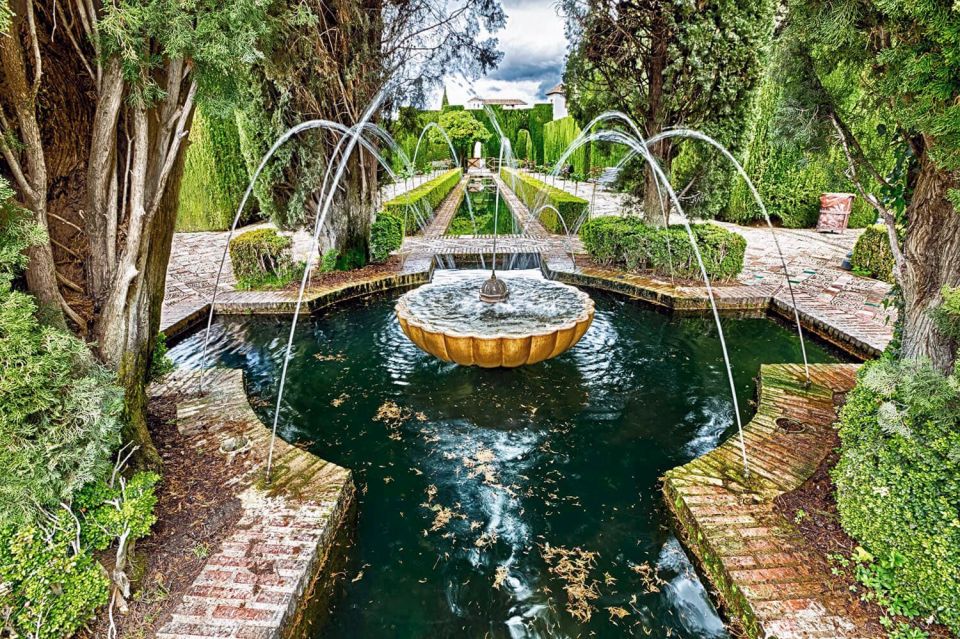 Granada: Full Alhambra Premium Guided Tour with Tickets - Getting Oriented in the Alhambra Grounds: Viewpoint and Traditional Village Stops