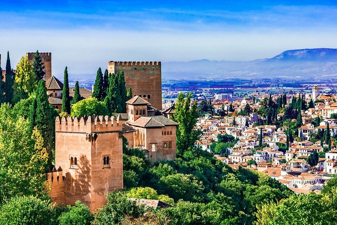 Granada full day: La alhambra completa + el Albaicin y Sacromonte - Generalife gardens: where the Alhambra feels like a pause button